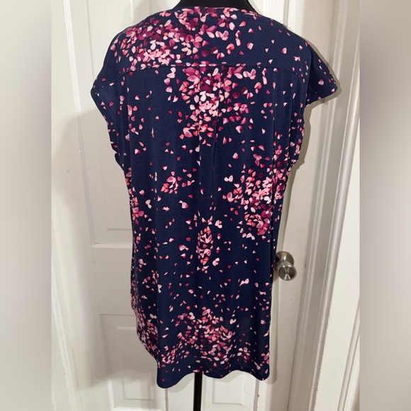 Elle women’s size large Navy and Pink Patterned‎ Blouse, shirt, top - Picture 4 of 6